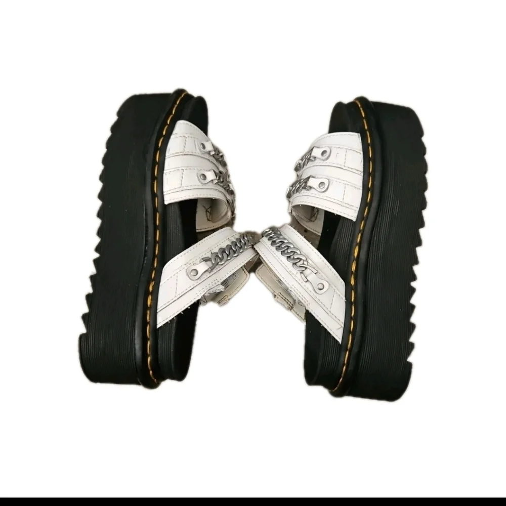 Dr. Martens Womens Voss II Quad Chain Patent Lamper Platform Goth Rock Sandals 8